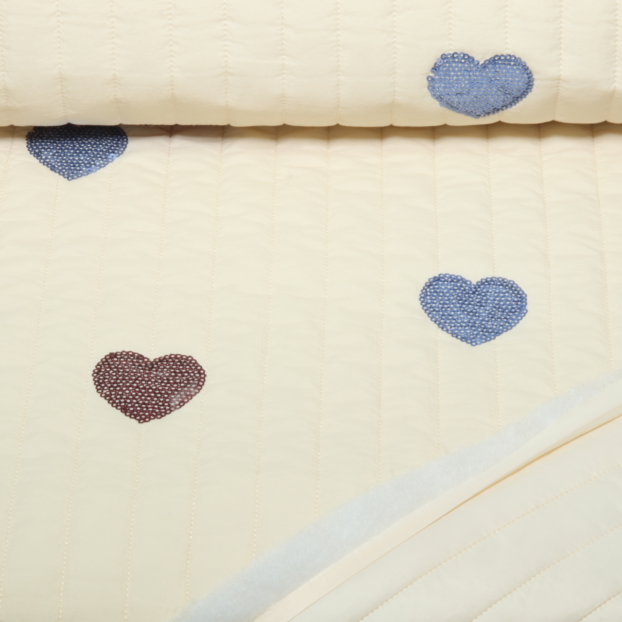 Tissu matelassé - Qjutie & the Qjutest Quilt Cœurs à paillettes Ecru-0 Tissu matelassé - Qjutie & the Qjutest Quilt Cœurs à paillettes Ecru-0