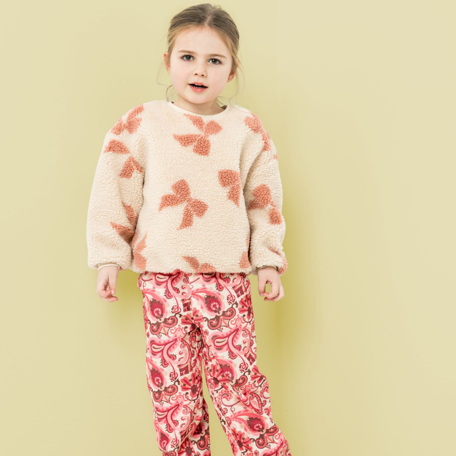 Teddyfleece - Qjutie & the Qjutest Jacquard Schleifen Sand-1 Teddyfleece - Qjutie & the Qjutest Jacquard Schleifen Sand-1