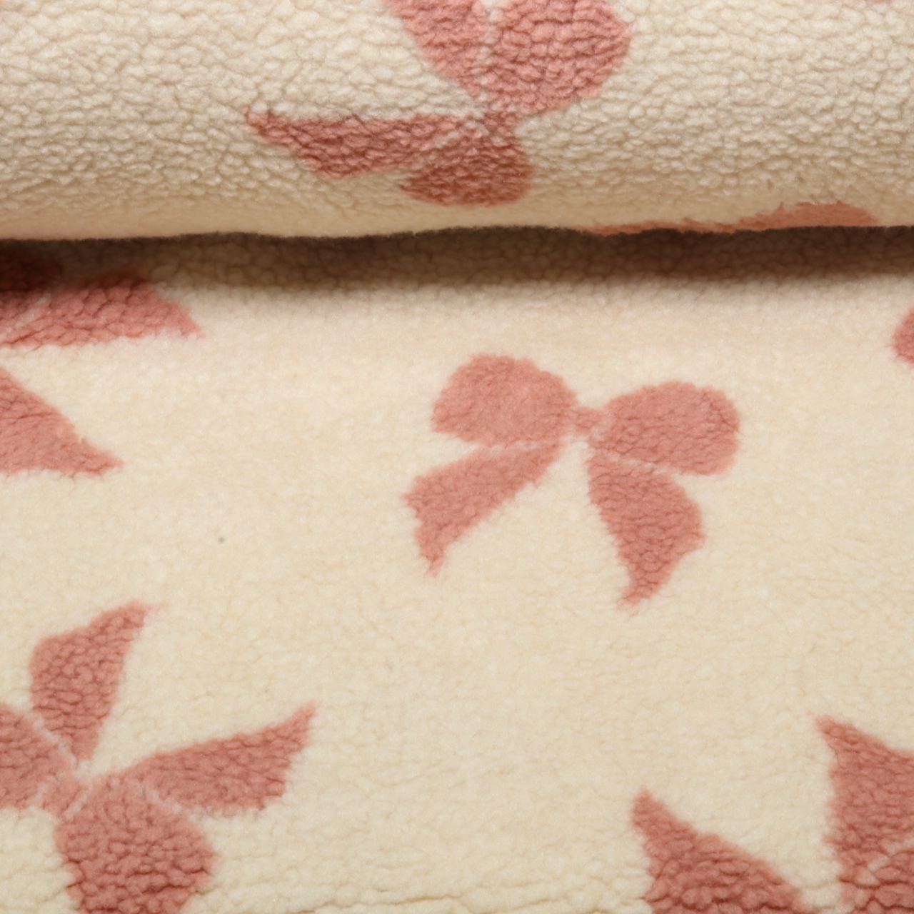 Teddyfleece - Qjutie & the Qjutest Jacquard Schleifen Sand-0 Teddyfleece - Qjutie & the Qjutest Jacquard Schleifen Sand-0