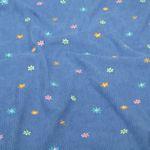 Velluto millerighe – fiori ricamati blu jeans Velluto millerighe – fiori ricamati blu jeans