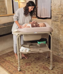 cam-wickeltisch-mit-badewanne-mutter-mit-baby.jpg cam-wickeltisch-mit-badewanne-mutter-mit-baby.jpg