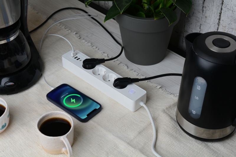 Technaxx 4-fach Steckdosenleiste 4x USB-Ports (1x USB-C) Schalter Kinderschutz Technaxx 4-fach Steckdosenleiste 4x USB-Ports (1x USB-C) Schalter Kinderschutz