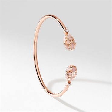 Heritage offener Armreif aus Gelbgold mit rosa, guillochierter Emaille