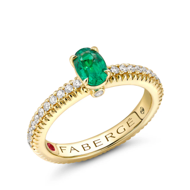 Geriffelter Smaragdring mit Diamantschultern