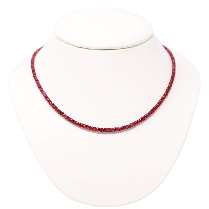 Halsschmuck aus Rubin rot