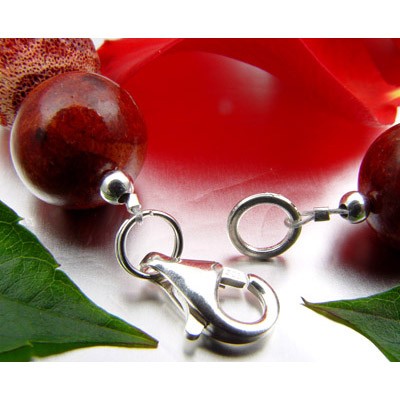 Kette aus Schaumkoralle
