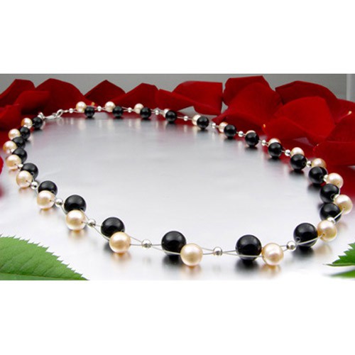 Kette aus Onyx und rosé Perlen
