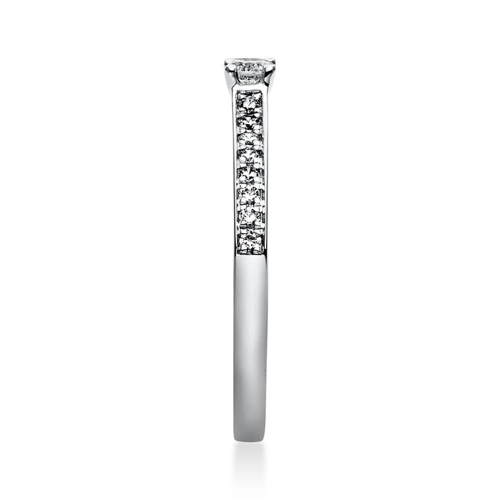 Ring aus 950 Platin mit 17 Brillanten 0.22 Ct