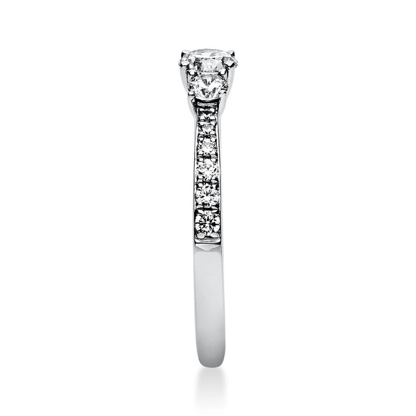 Ring aus 950 Platin mit 15 Brillanten 0.58 Ct