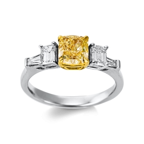 Ring aus 750 Gold gelb/weiß 5 Diamanten 1,53ct TW-SI B:5,3mm 4er-Krappe
