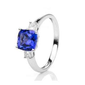 Ring 750 White Gold Tanzanite 1.84ct Blue 2 Princess Cut Diamonds 0.12ct TW-SI Ring 750 White Gold Tanzanite 1.84ct Blue 2 Princess Cut Diamonds 0.12ct TW-SI