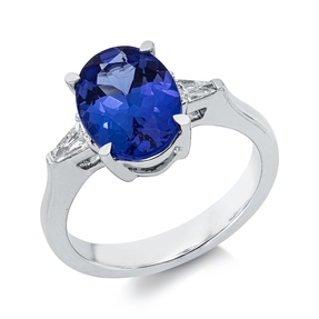 Ring aus 750 Weißgold Tansanit 3,22ct blau 2 Diamanten Trapez-Schliff 0,14ct TW-SI Ring aus 750 Weißgold Tansanit 3,22ct blau 2 Diamanten Trapez-Schliff 0,14ct TW-SI