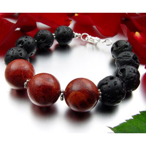 Armband aus Schaumkoralle und Lava