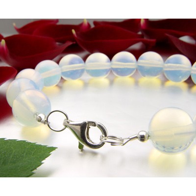Armband aus Opalit Mondstein