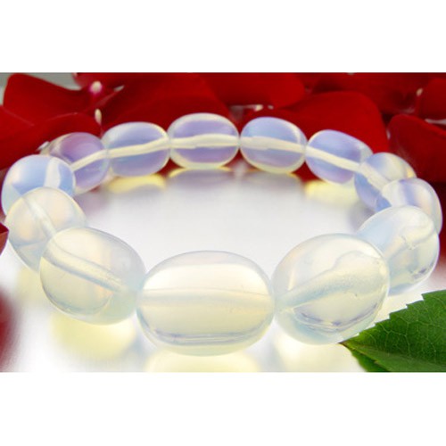 Armband aus Opalit Mondstein dehnbar