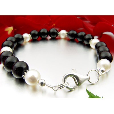 Armband aus Onyx Süßwasserperlen und 925 Silber