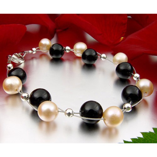 Armband aus Perlen und Onyx
