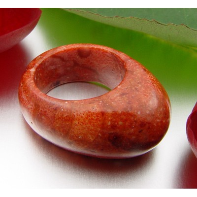 Ring aus Schaumkoralle rot