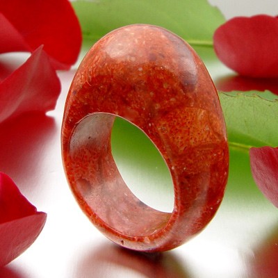 Ring aus Schaumkoralle rot