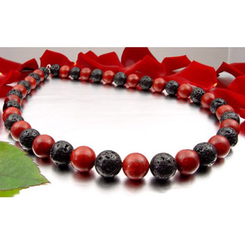 Kette aus Koralle und Lava