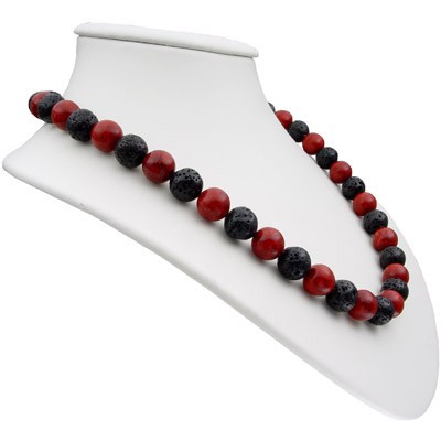 Kette aus Koralle und Lava
