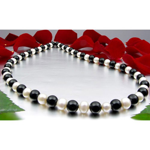 Kette aus Onyx und Perlen und 925 Silber