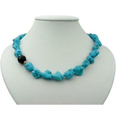 Kette aus Türkis-Howlith und Onyx