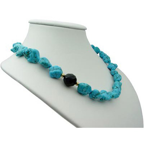 Kette aus Türkis-Howlith und Onyx