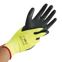 Neongelber Nylon-Feinstrickhandschuh mit schwarzer PU-Beschichtung wird übergezogen Neongelber Nylon-Feinstrickhandschuh mit schwarzer PU-Beschichtung wird übergezogen