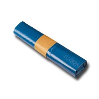 Blaue Müllbeutel-Rolle mit Papierbanderole, schräg liegend
