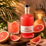Flasche Main-Feines Pink Grapefruit Likör mit Cocktailglas, frischer Grapefruit und sommerlicher Genussstimmung