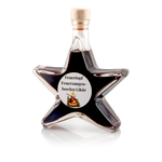 Feuertopf Likör Sternflasche Likörflasche 200 ml – Seitenansicht links Sternflasche Likörflasche mit fruchtigem Feuertopf-Likör mit roten Beeren und winterlicher Würze, Seitenansicht links, klares Sternglas mit Facettenschliff
