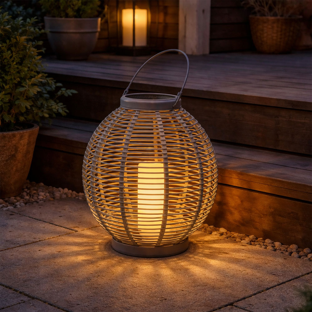 Formano Solarlaterne Außen – Große Rattan-Optik Laterne Mit 3 LED-Birnen, 45 Cm, Dämmerungssensor, IP44, Solarleuchte Für Balkon, Terrasse & Garten
