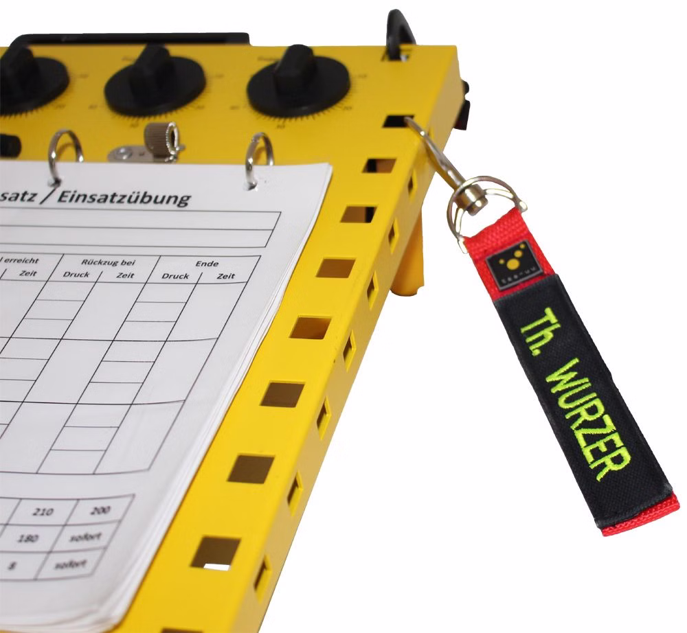 Tee-uu REMOVE Anhänger Schlüsselanhänger Remove Before Rescue