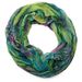 styleBREAKER Damen Loopschal Feder Muster Batik Style | leichter Schlauchschal mit Crash Crinkle Optik | weiches Halstuch für Frühling und Sommer