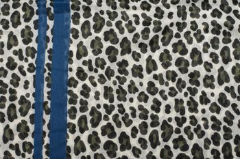 styleBREAKER Damen Schal mit Leo Muster und farbigem Streifen | Weiches Material mit Fransen | Animal Print Tuch in One Size