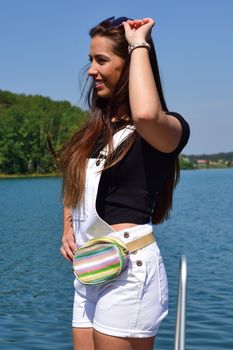 styleBREAKER Damen Bauchtasche mit buntem Zick-Zack Muster, Reißverschluss, Gürteltasche, Hüfttasche 02012299