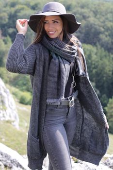 styleBREAKER Damen Grobstrick Cardigan mit aufgesetzten Taschen, Strickjacke ohne Verschluss, Strickmantel, Onesize 08010064