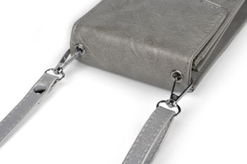 styleBREAKER Mini Umhängetasche mit V-Klappe und Metall Detail | kleine Handytasche zum Umhängen | elegante Crossbody Bag mit Kartenfächern für Damen