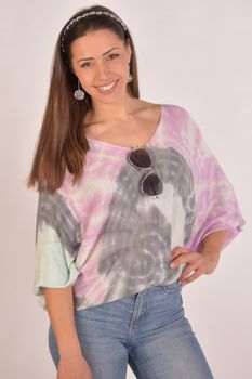 styleBREAKER Damen Feinstrick Poncho mit Batik Muster, 3/4 Ärmel, V-Ausschnitt, sommerlich leicht, Einheitsgröße 08010079