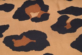 styleBREAKER Halstuch mit Leoparden Animal Print Muster | Vierecktuch mit farbigem Rand | seidig weich und vielseitig tragbar | 70 x 70 cm | Kopftuch Bandana Damen Accessoire