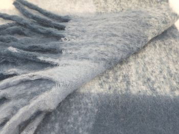 styleBREAKER Damen Webschal mit Karo Muster | Langer Schal mit dicken, langen Fransen | weicher Winter Strickschal warmes Material Stola