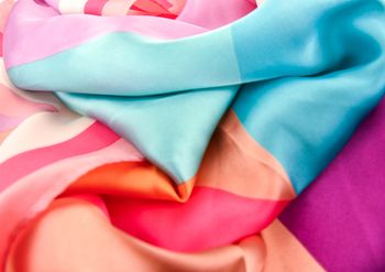 styleBREAKER Damen Nickituch mit Rauten Muster & Colour Blocking | quadratisches Halstuch 70x70 cm | weiches Satin Tuch für Frühling & Sommer