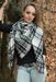 styleBREAKER quadratischer XXL Schal, großer Deckenschal mit Tartan Plaid Karo Muster und Fransen, Unisex 01018137