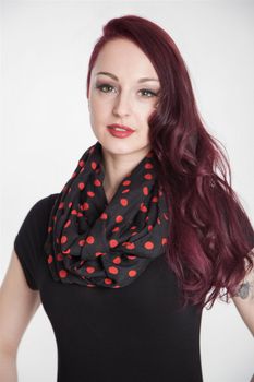styleBREAKER Damen Punkte Muster Loop Schlauchschal, seidig leicht, Polka Dots, Tuch 01016111
