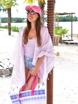 styleBREAKER leichter Sommer Poncho mit Ethno Muster, Quasten, Strand, Boho Style, Damen 08010022