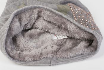 styleBREAKER warme Feinstrick Beanie Mütze mit All Over Stern Muster, Strass Stern und sehr weichem Fleece Innenfutter, Unisex 04024084
