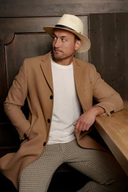 Extra breiter Panama Hut mit Leder-Garnitur von Hut-Breiter in beige Extra breiter Panama Hut mit Leder-Garnitur von Hut-Breiter in beige