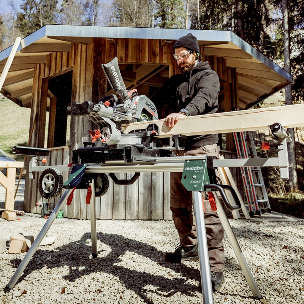 Metabo Akku Kappsäge KGS 18 LTX BL 305 + Untergestell KSU 251 Metabo Akku Kappsäge KGS 18 LTX BL 305 + Untergestell KSU 251
