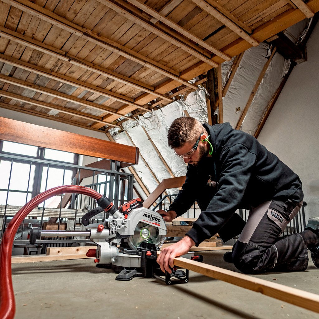 Metabo Akku Kappsäge Säge Ladegerät KGS 18LTX BL 216 + Untergestell KSU 251 Set Metabo Akku Kappsäge Säge Ladegerät KGS 18LTX BL 216 + Untergestell KSU 251 Set